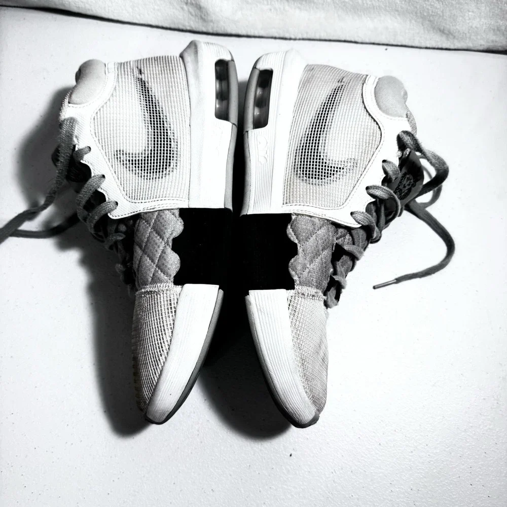 Men's Nike LeBron Witness‎ Basketball Shoe Size 9.5